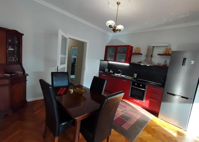 Top Center Apartment 7