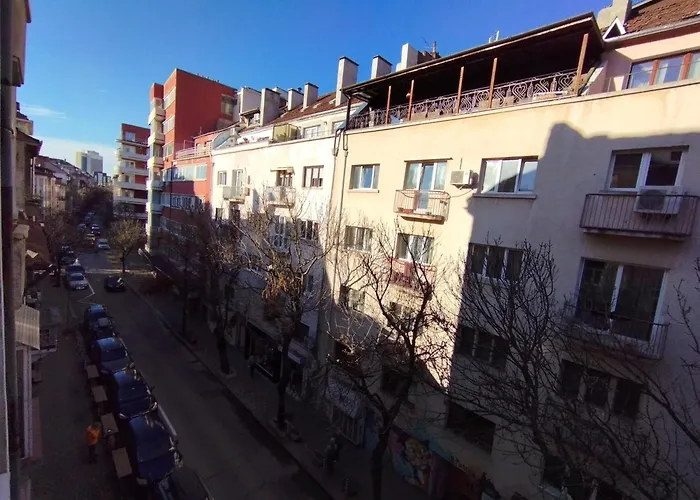 Top Center Apartment 7
